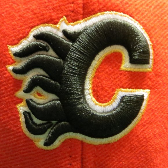 Reebok Face Off Calgary Flames Hat NHL Canada Red Black Brim One Size - Picture 2 of 6